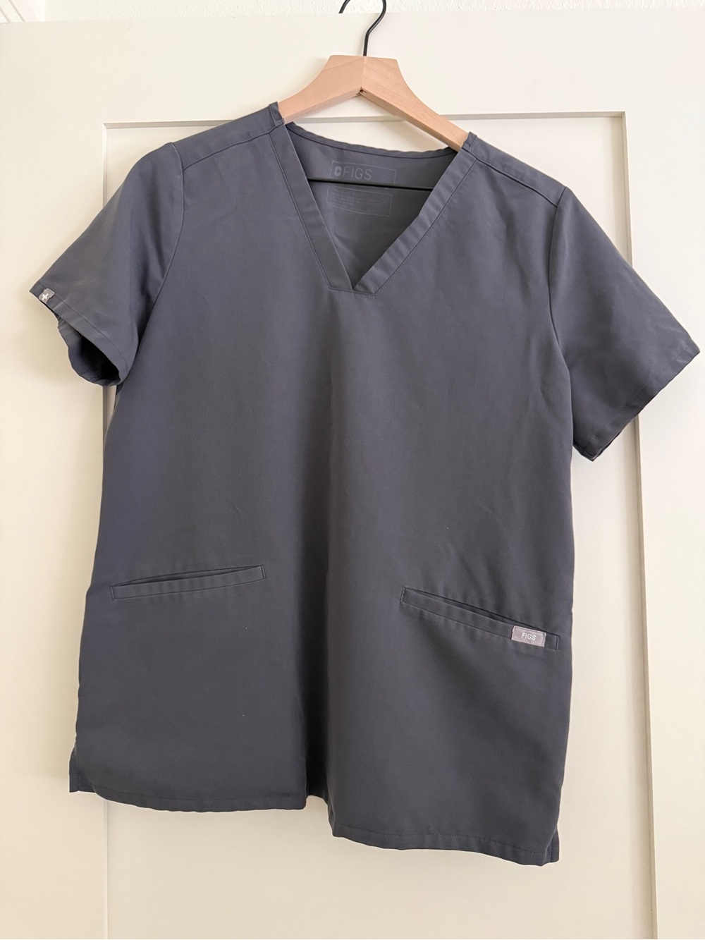 Figs Casma Women’s Scrub Top in Charcoal Gray